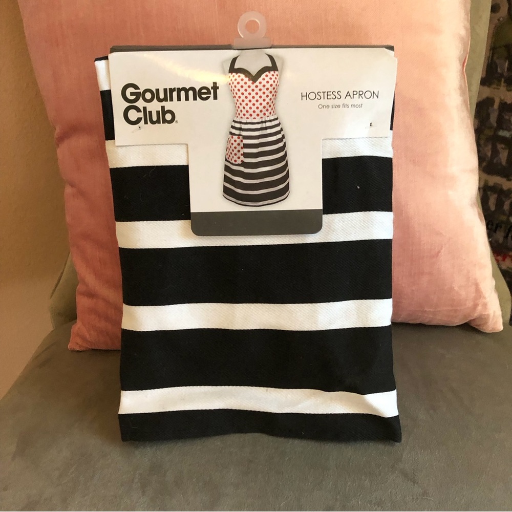 NEW Cute Retro Hostess Apron ~ One Size~ 100% Cotton ~ Black & White, Red Dots